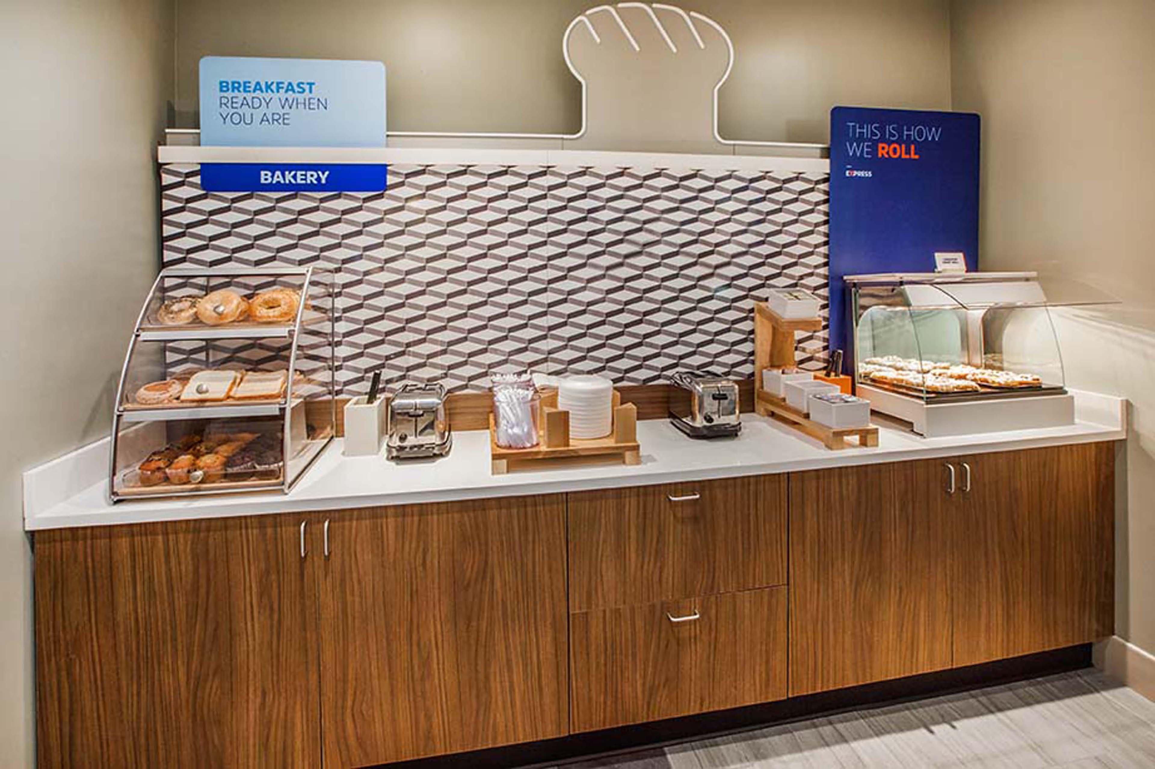Holiday Inn Express & Suites Oakland - Airport By Ihg Exteriör bild