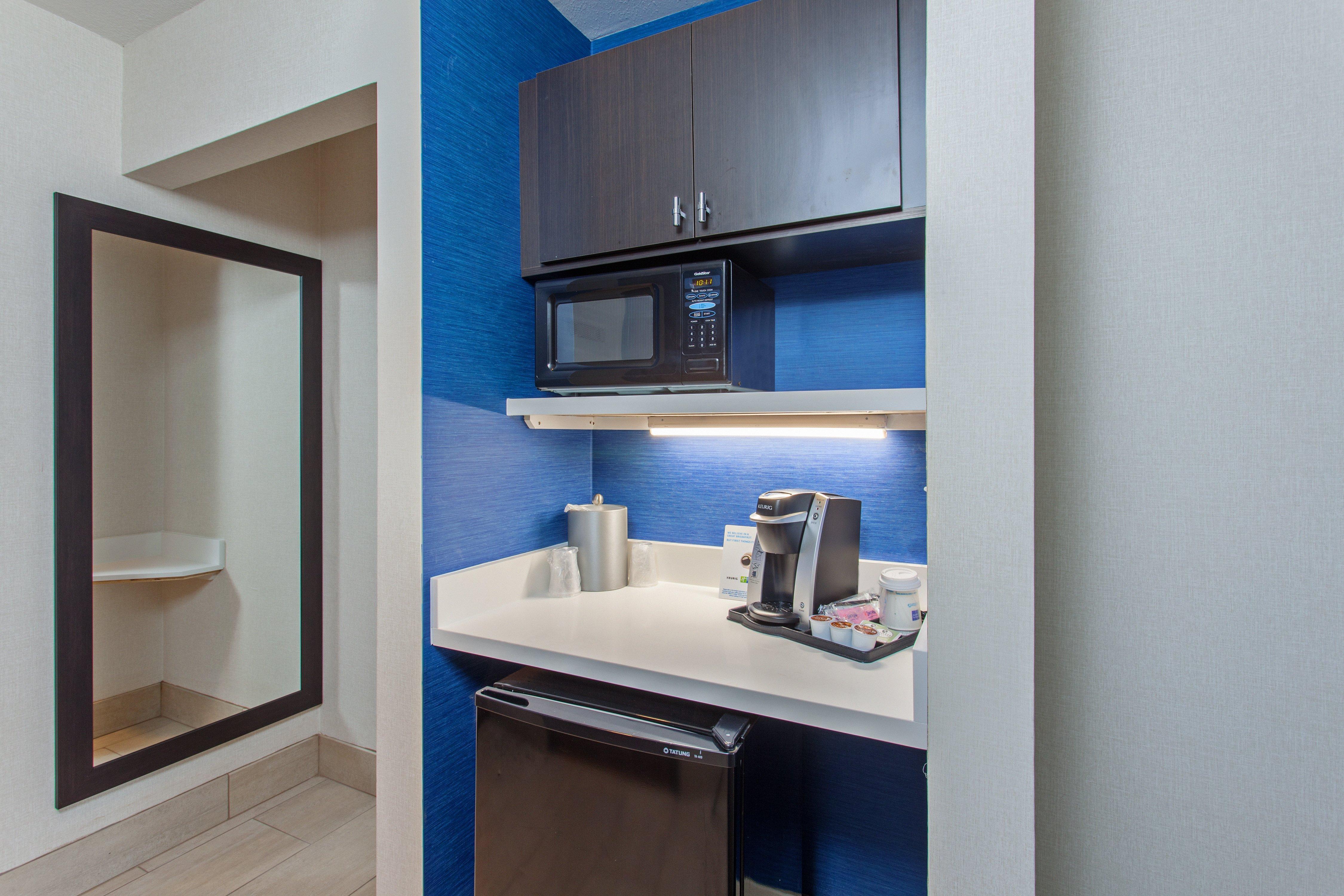 Holiday Inn Express & Suites Oakland - Airport By Ihg Exteriör bild