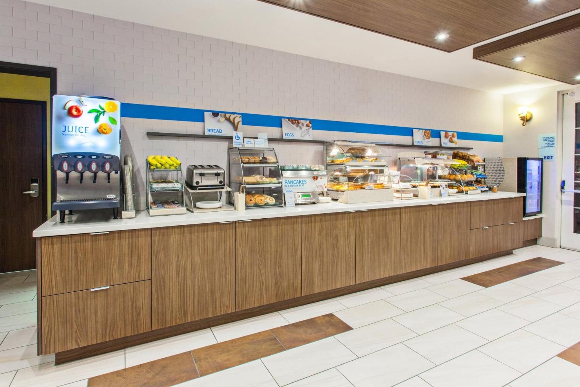 Holiday Inn Express & Suites Oakland - Airport By Ihg Exteriör bild