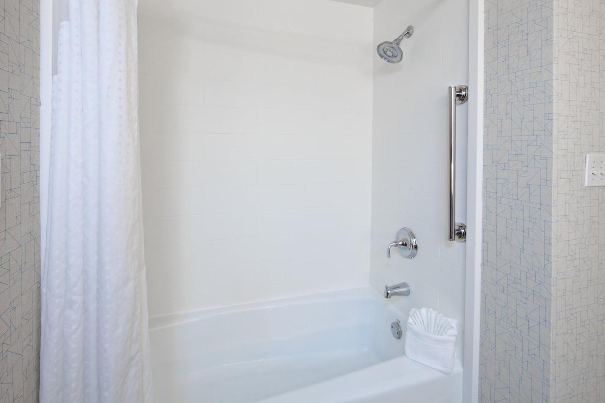 Holiday Inn Express & Suites Oakland - Airport By Ihg Exteriör bild