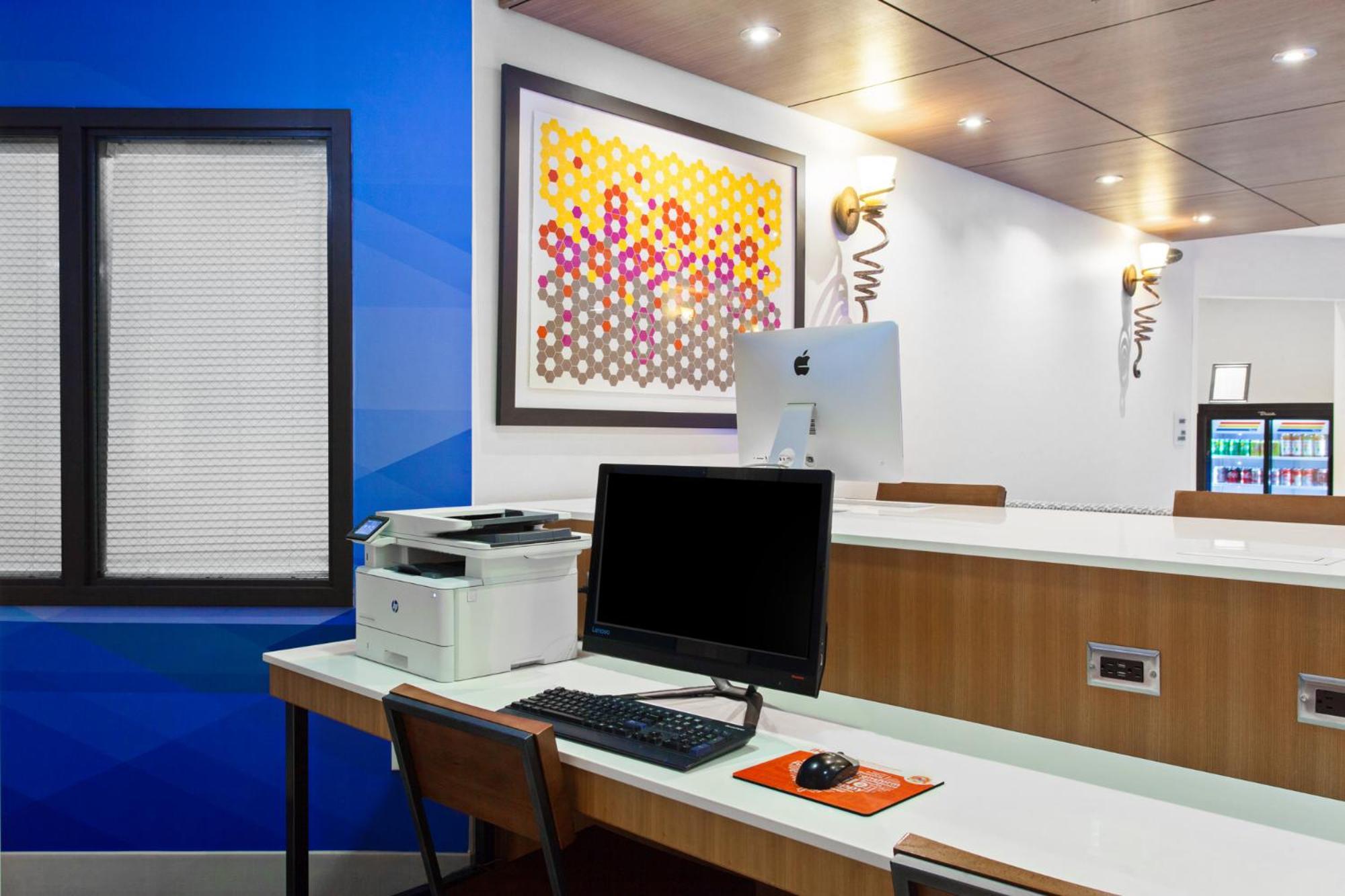 Holiday Inn Express & Suites Oakland - Airport By Ihg Exteriör bild