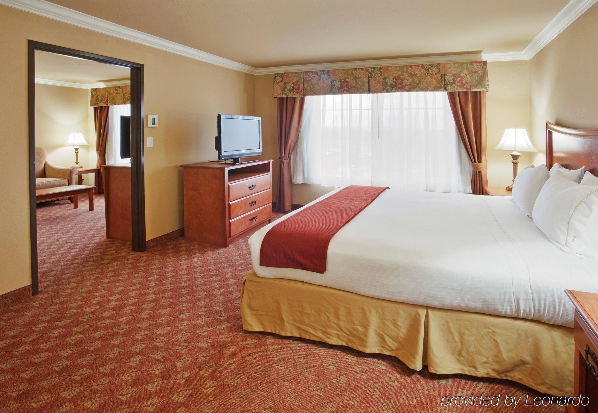 Holiday Inn Express & Suites Oakland - Airport By Ihg Rum bild