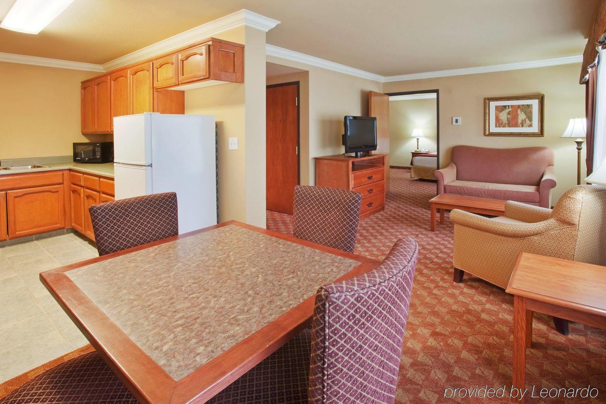 Holiday Inn Express & Suites Oakland - Airport By Ihg Exteriör bild