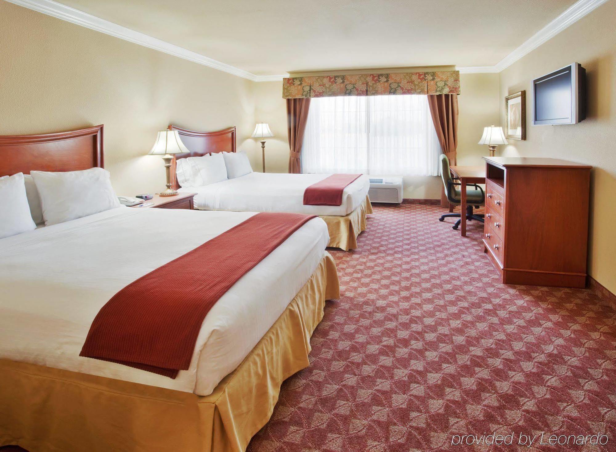 Holiday Inn Express & Suites Oakland - Airport By Ihg Rum bild